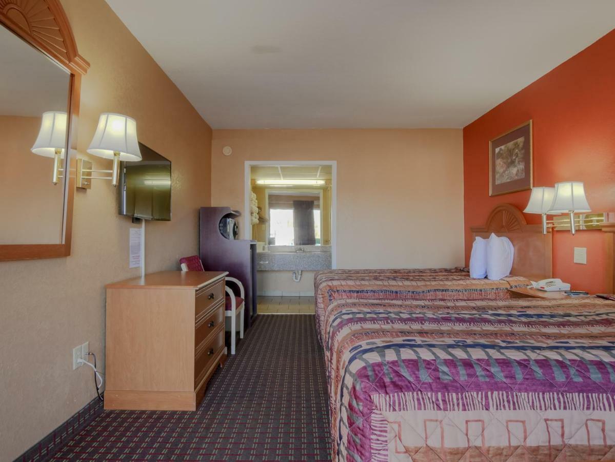 Lakeview Inn - Kingston Exteriör bild
